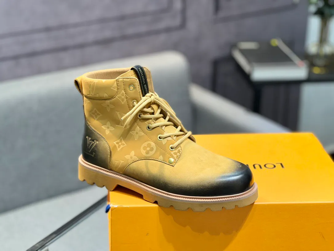 Men's shoes 💰900 L Home - the latest LV men's business casual boots, luxury and nobility are a must, all made of imported original first-layer cowhide, just to create a more comfortable wearing experience, ➕top imported water-dyed full cow lining, original high wear-resistant outsole! 👏👏 Size: Male 39-44; (38 45 46 customized)